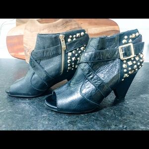 ⭐️SOLD⭐️Vince Camuto Black Leather Gold Studded